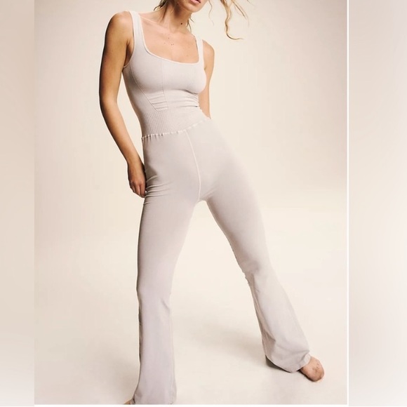 NWOT Free people Good Karma Flared onesie ice grey size S - Picture 3 of 15